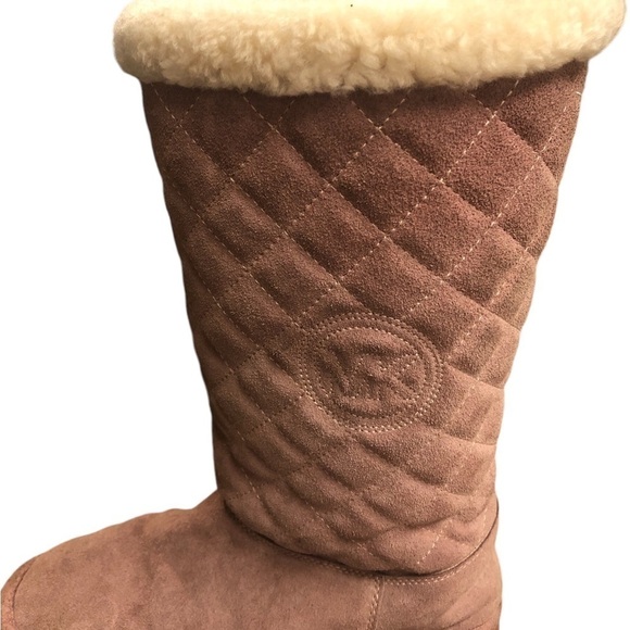 MICHAEL KORS WINTER SANDY DUSTY ROSE QUILTED SHEARLING LOGO TALL BOOTS WOMEN’S 8 - Picture 1 of 12